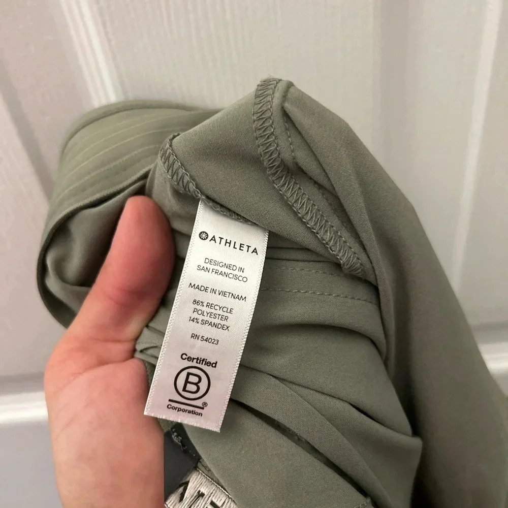 ! Athleta Sz 10 Tribeca Utility Crop Pant Lightweight Pockets Laurel Olive - Picture 6 of 7